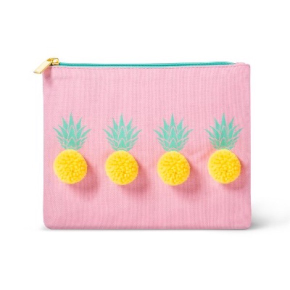 Target Handbags - 💰 5/$20 Pineapple canvas makeup bag